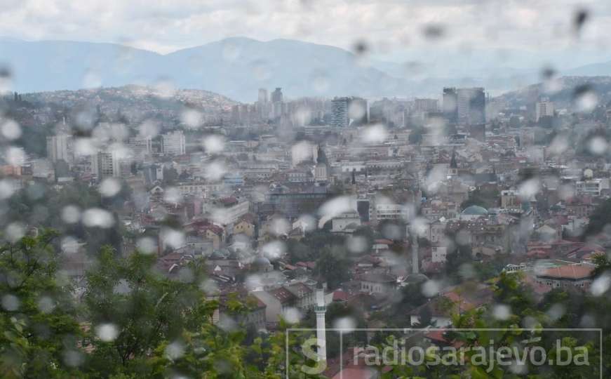 Sivi oblaci se nadvili nad Sarajevom: Prolom oblaka nad glavnim gradom